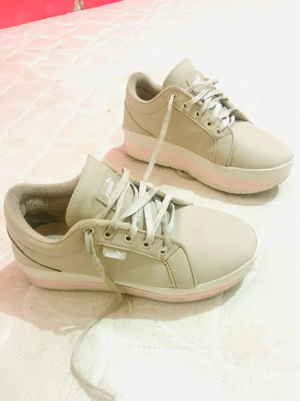 Tênis Puma Bege original com Detalhes Rosa