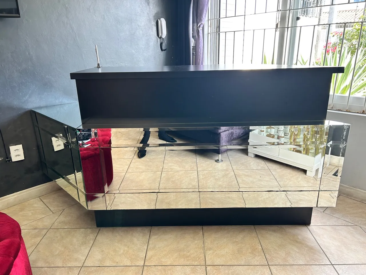 Balcão recepção Espelhado bisotê Moderno