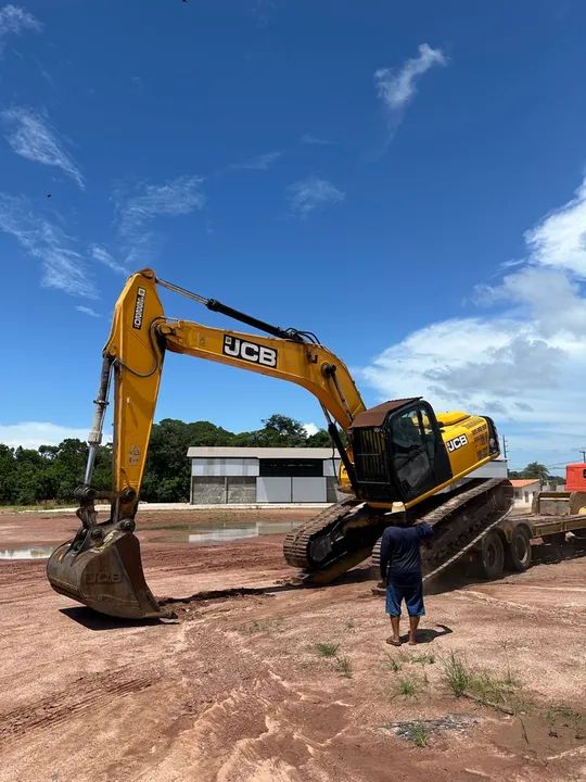 Escavadeira JCB 220 - Foto 2