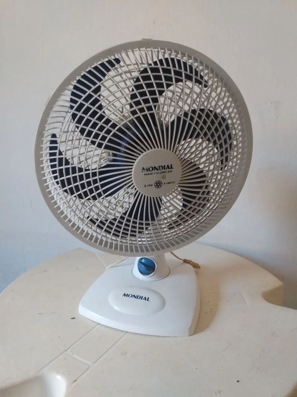 Vendo 3 Ventiladores de Mesa (COM  DEFEITO)  - Foto 3