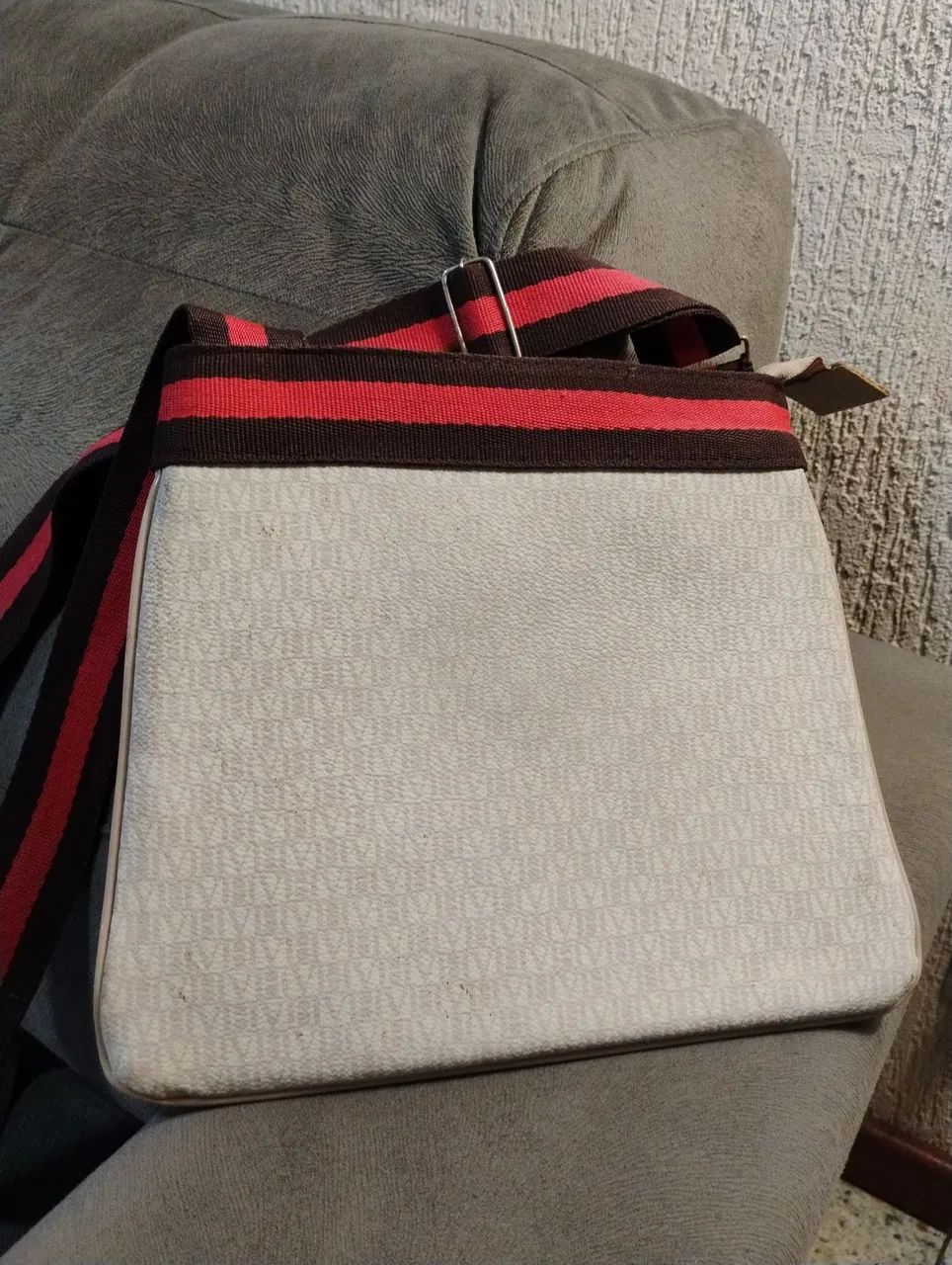 Bolsa de Ombro Clássica com Detalhes Elegantes - Foto 2
