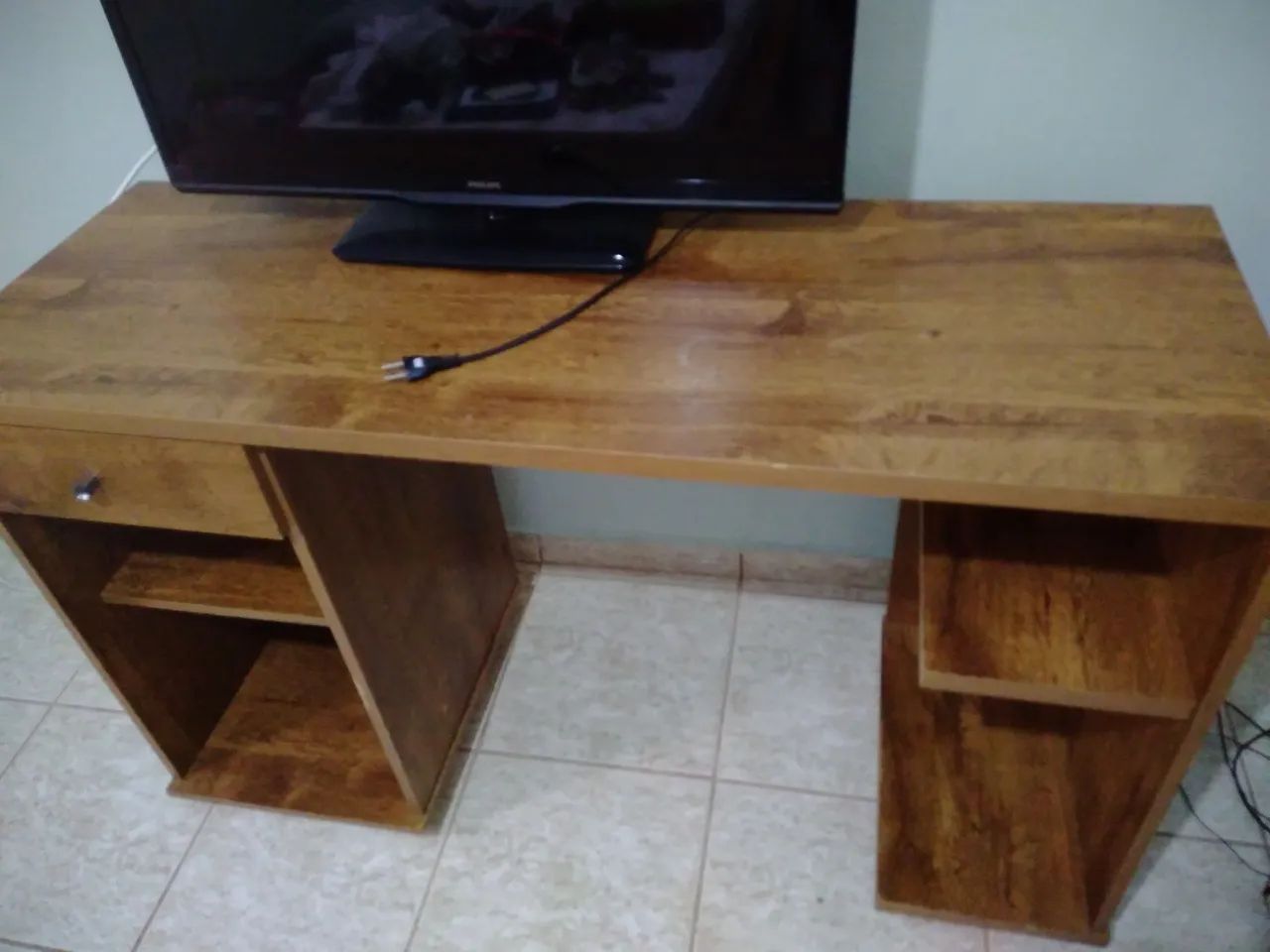 Mesa Escrivaninha home Office com nichos Patrimar 