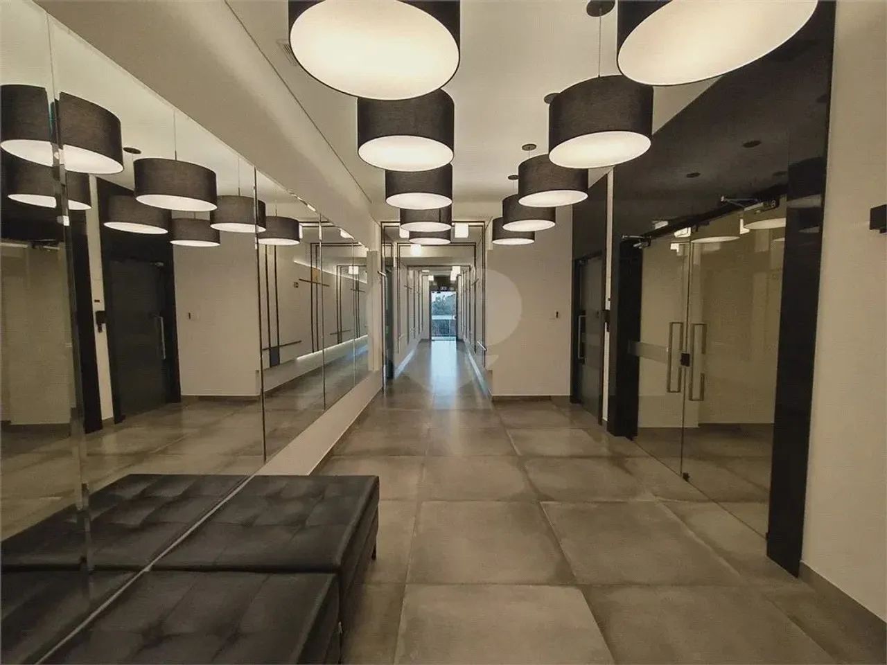 Cobertura Duplex com Suíte, 3 vagas, amplo espaço privativo - Santo Inácio - Curitiba - PR - Foto 5