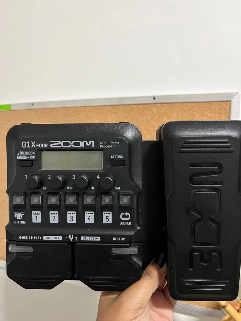 Zoom G1X Four - Pedal de Guitarra Multi-Efeitos