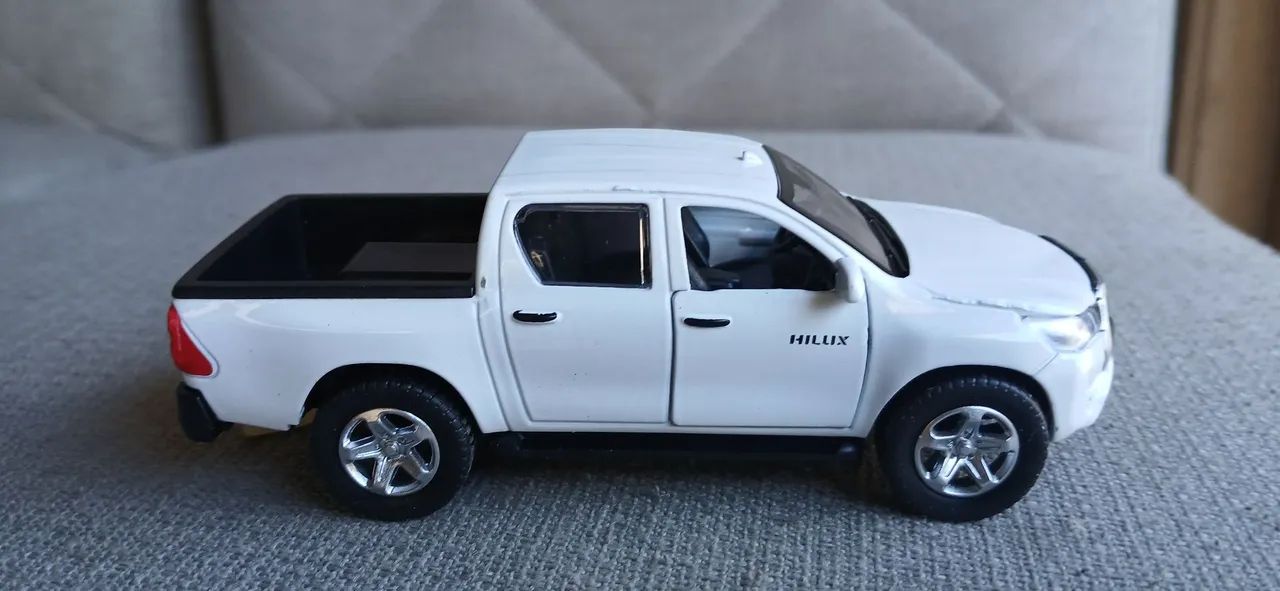 Hilux nova 12 cm.