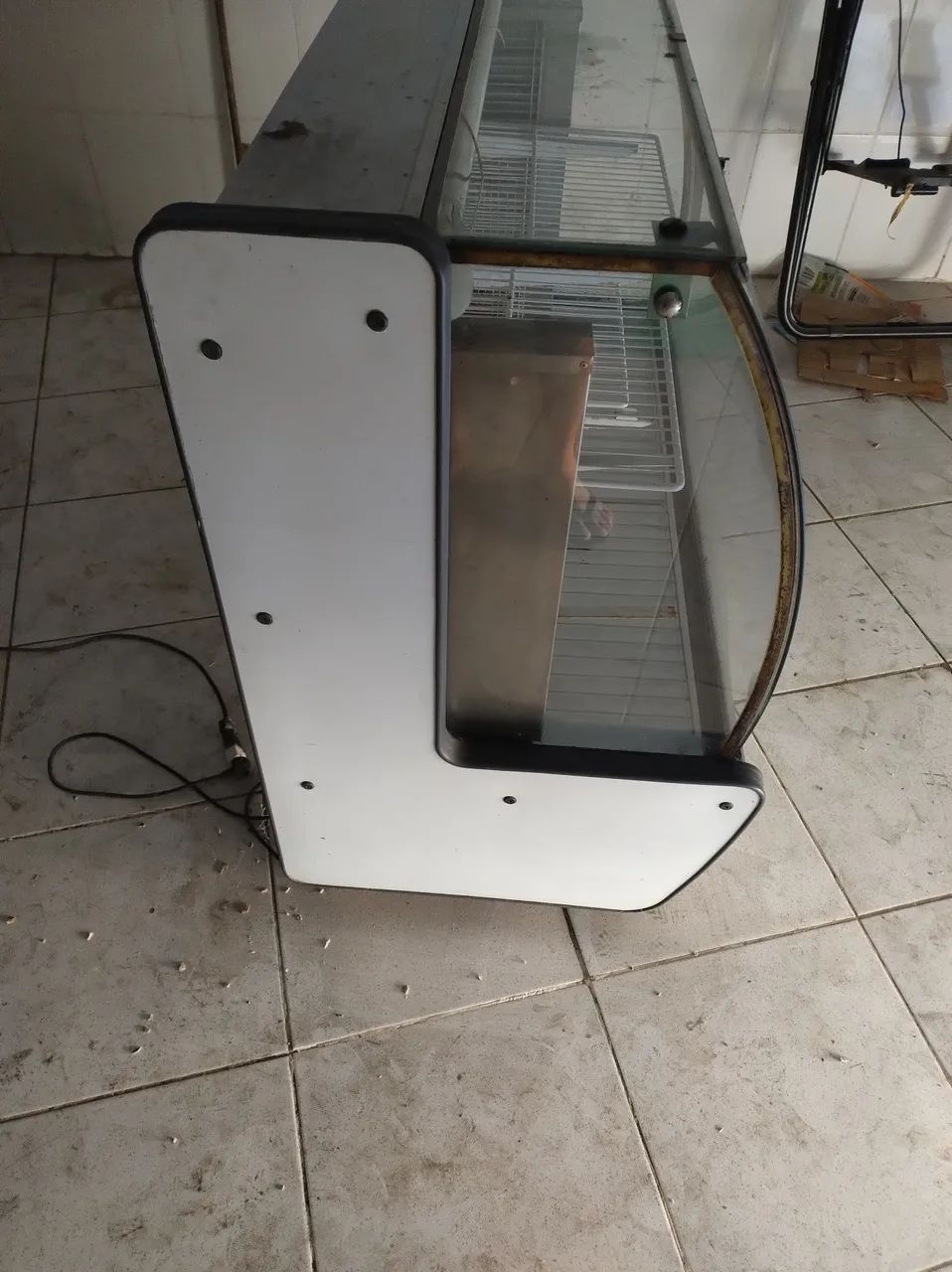 Vitrine Refrigerada - Ideal para Lanchonetes e Bares   