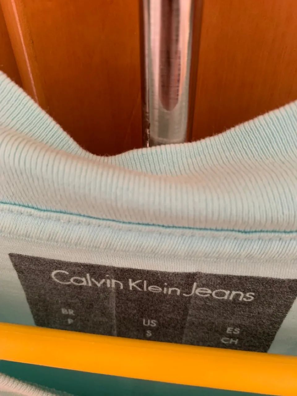 Camiseta calvin Klein verde água  - Foto 2