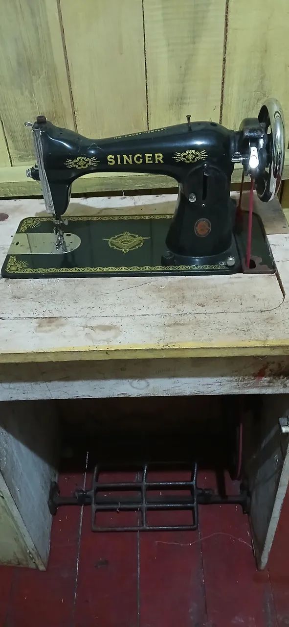 Máquina de costura Singer antiga