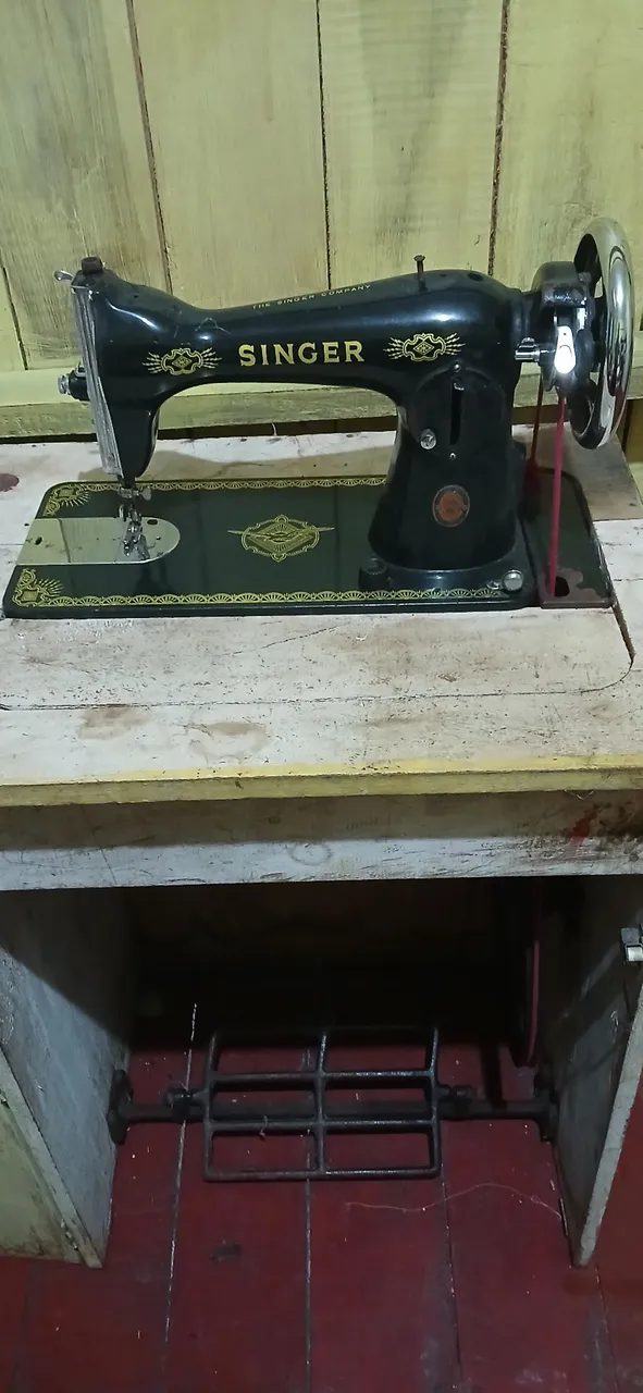 Máquina de costura Singer antiga