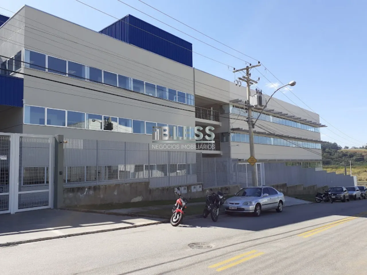 Sala Comercial e 2 banheiros para Alugar em Itatiba; SA00503