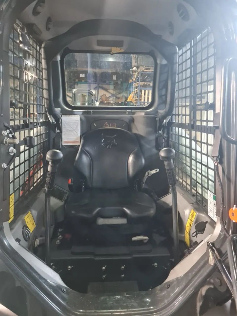 Minicarregadeira Bobcat S450 Ano 2024 Com 304hrs C Ar Cond - Foto 6