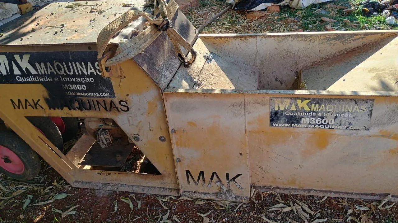 Vendo Extrusora usada  Mak M3600