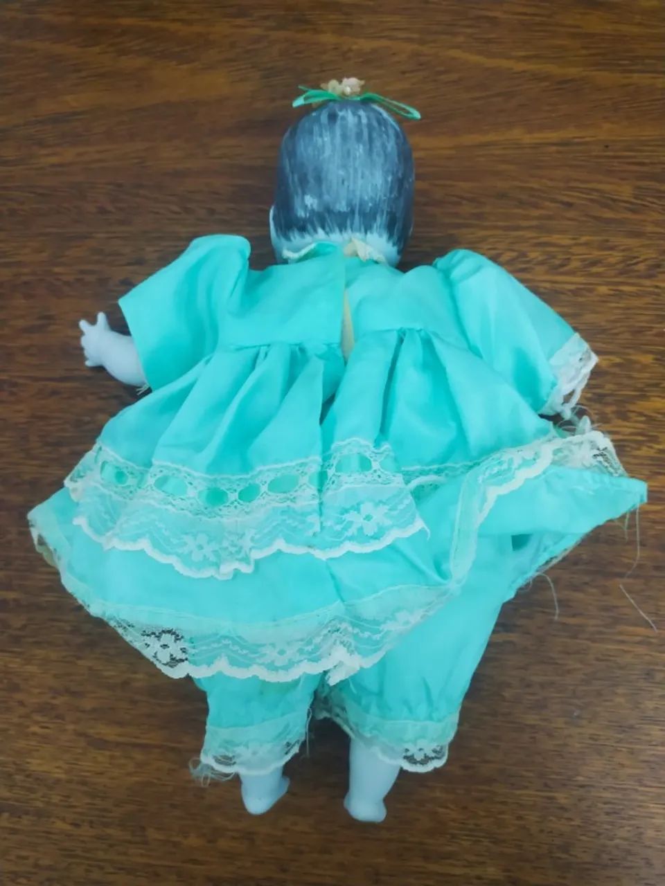 Boneca Antiga Com Vestido Verde - Foto 2