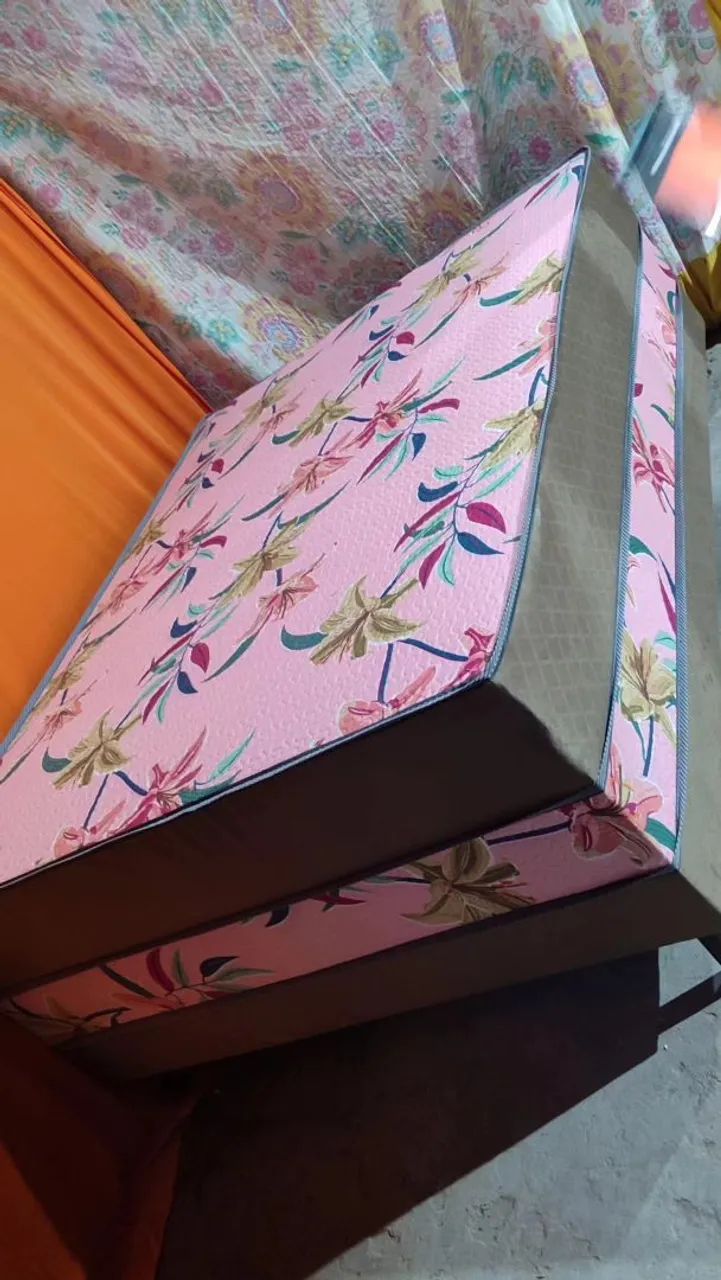 Cama Box com Colchão Floral - Conforto e Estilo