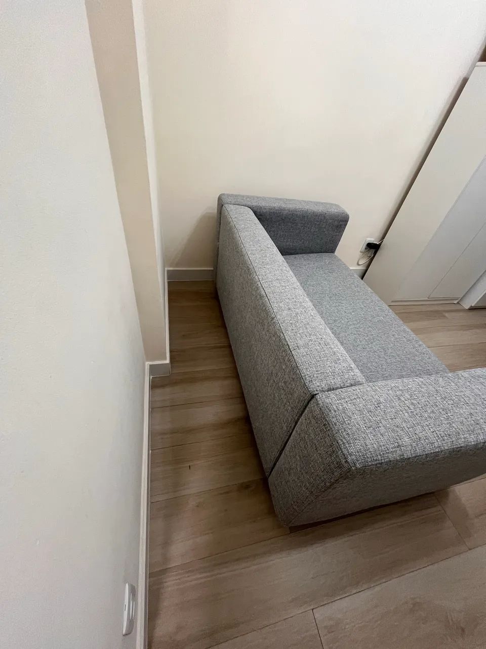 Sofá novo Tok Stok preço imperdível 