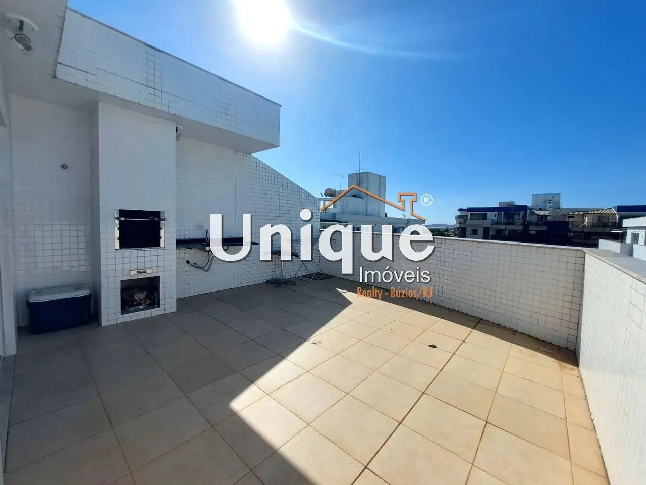 Linda Cobertura Duplex próximo da Praia do Forte à venda por R$ 900.000,00.