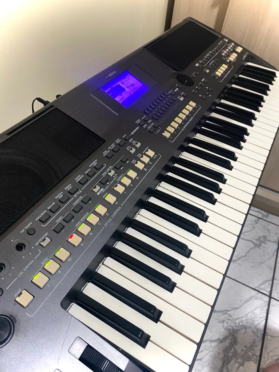 Teclado Yamaha psr S670 com Ótimo Som e Recursos