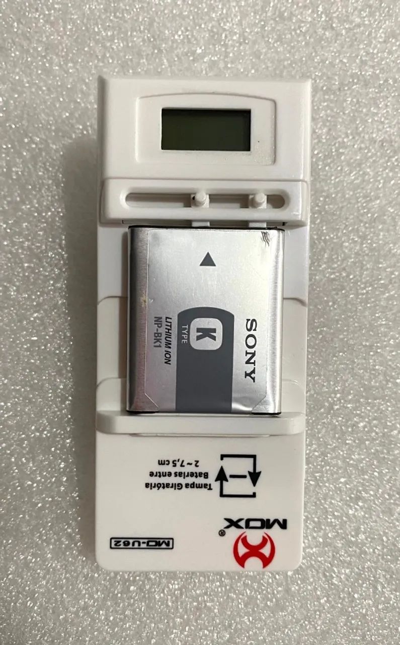 Carregador Universal para Diversos Tipos de Bateria Câmera - Foto 3