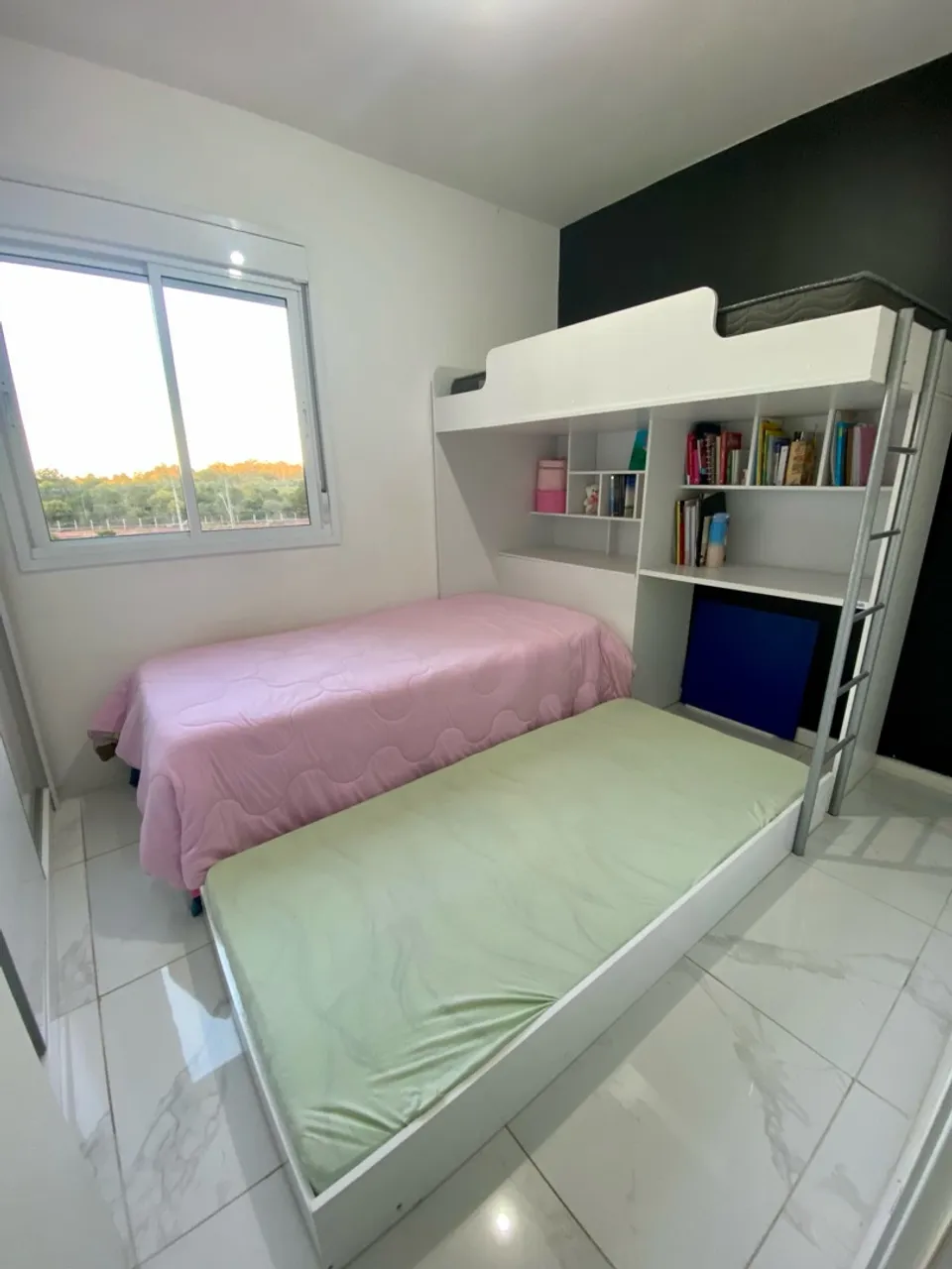 Beliche com Cama Auxiliar e Prateleiras - Aproveite o Espaço!