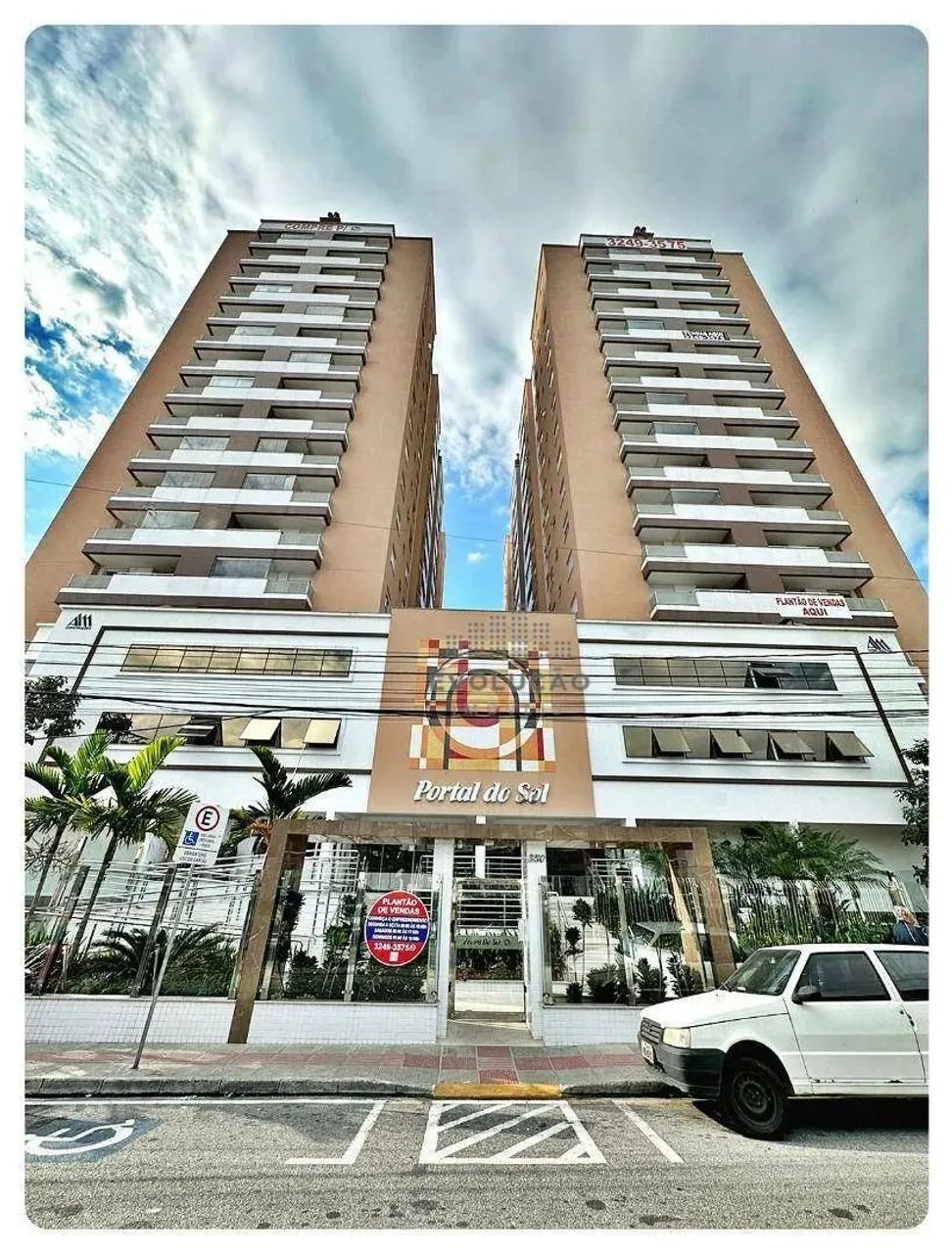 Apartamento com 3 Dorms com Suíte - Barreiros - São José/SC