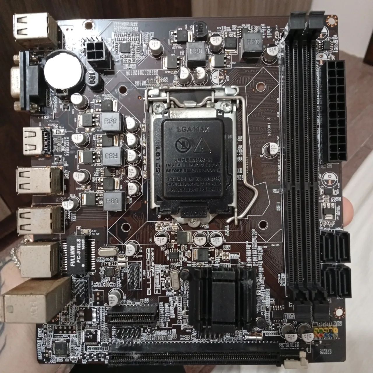 Placa-Mãe Bluecase H81 Intel LGA1150 para conserto ou retirar peça - Foto 5