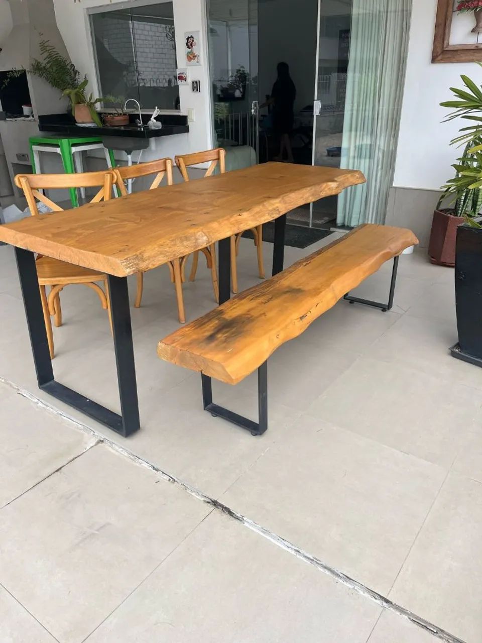 Jogo de mesa de madeira maciça,com banco e três cadeiras  Paris , - Foto 5