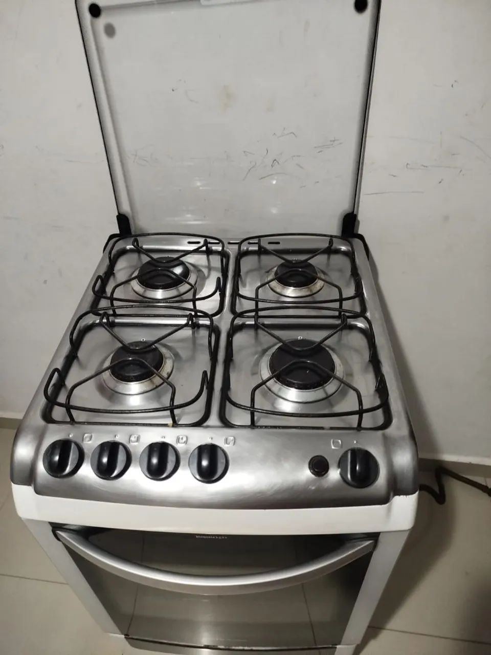 Fogão 4 bocas Eletrolux , com acendedor automático 