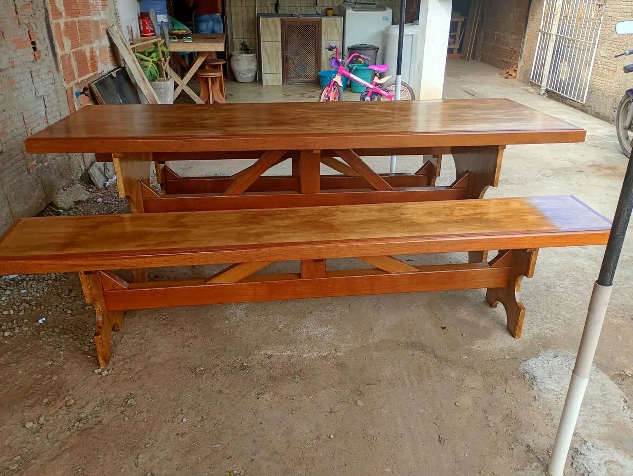 Mesa com dois bancos 64254658905601122