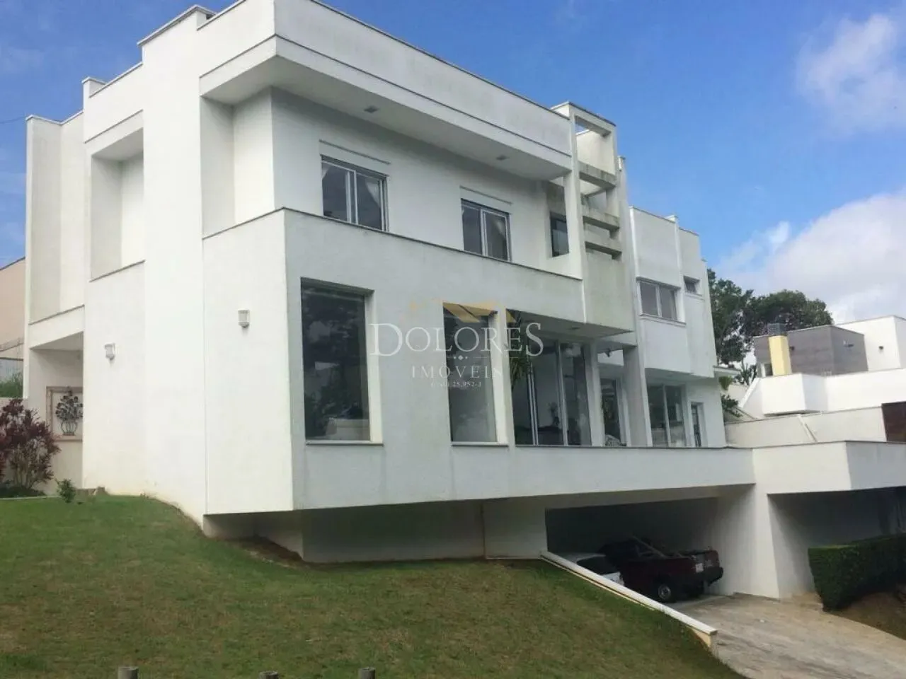 Sobrado de 03 suítes Condomínio Aruã