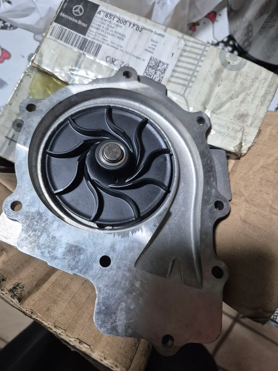 Bomba d'água Mercedes-Benz A6512001702