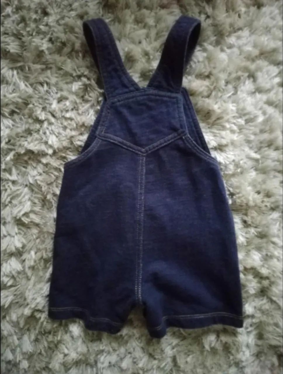 Jardineira curta Jeans Bebê  Carter's - Tamanho 9 meses - Foto 3