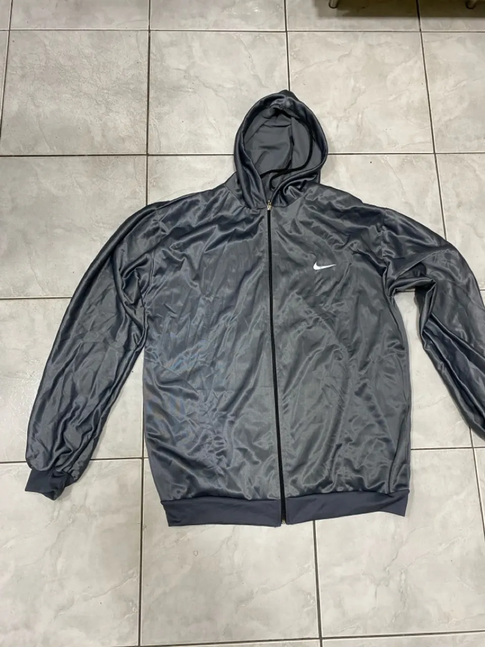 Jaqueta Nike Cinza com Capuz
