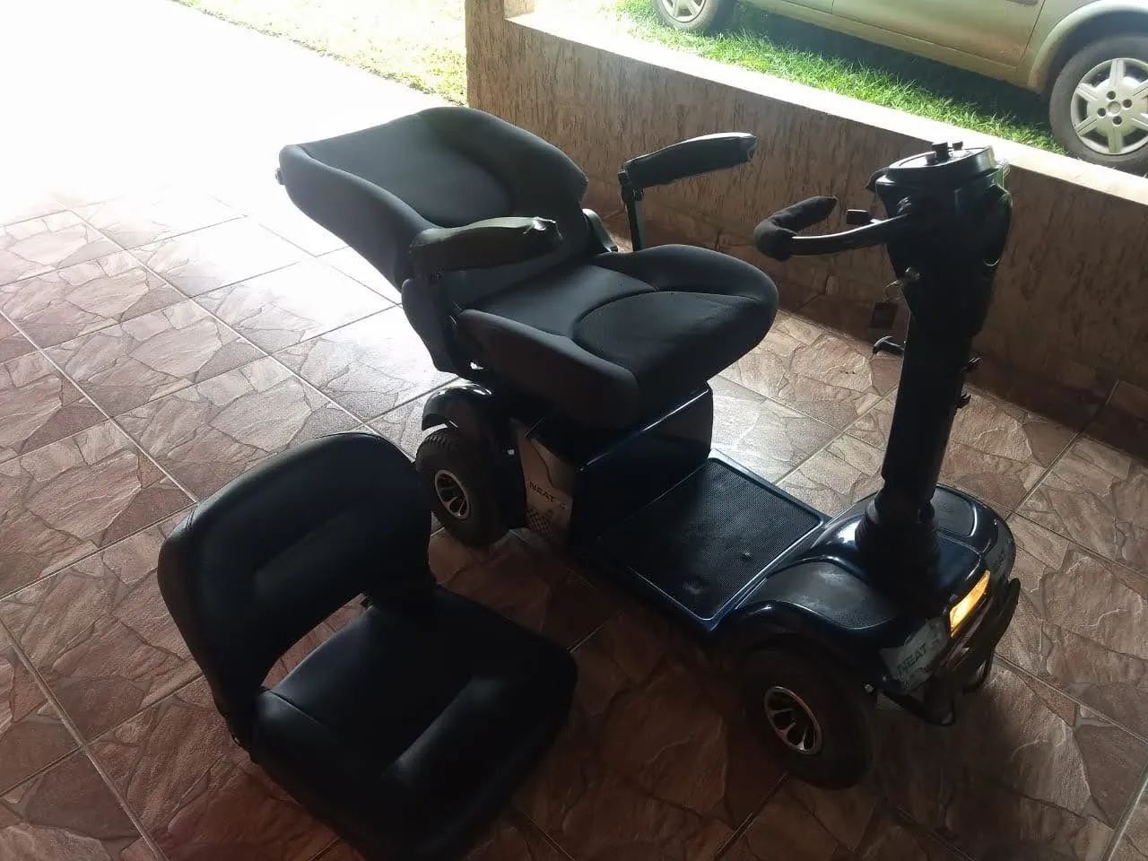 Scooter Elétrica NEAT 4no mercado   mas de 15 mil  estou  querendo  6 mil - Foto 3