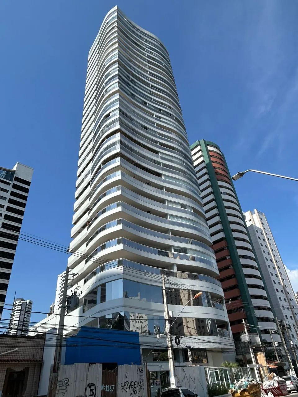 Ed Freesia para aluguel tem 171 m² com 3 quartos em Umarizal - Belém PA