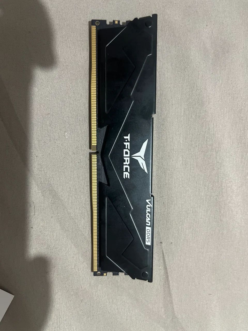 Selling 8GB DDR5 5200mhz memory card64317904248451120