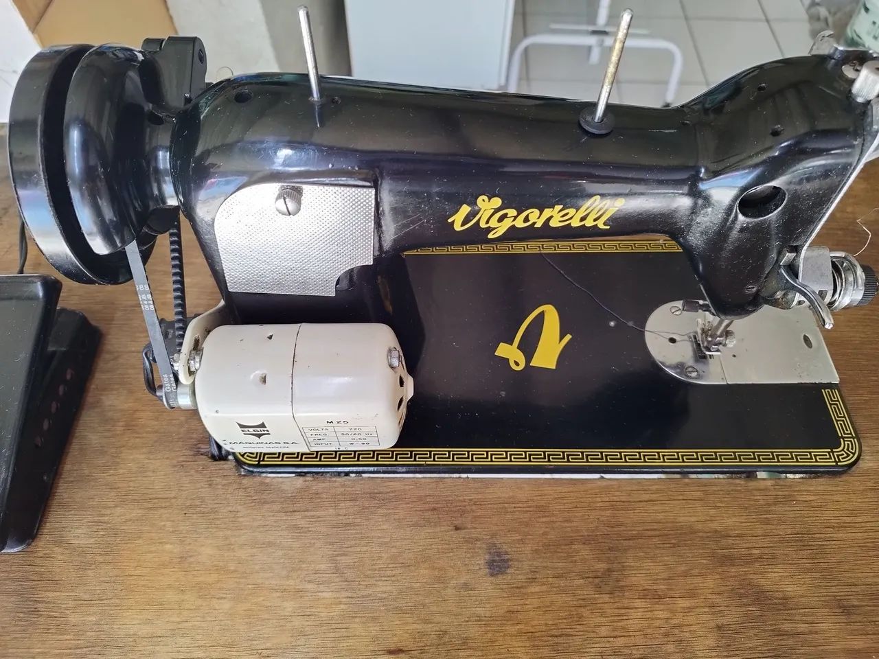 Máquina de Costura Vigorelli Antiga