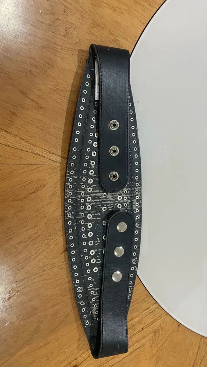 Cinto preto com tachas - Foto 2