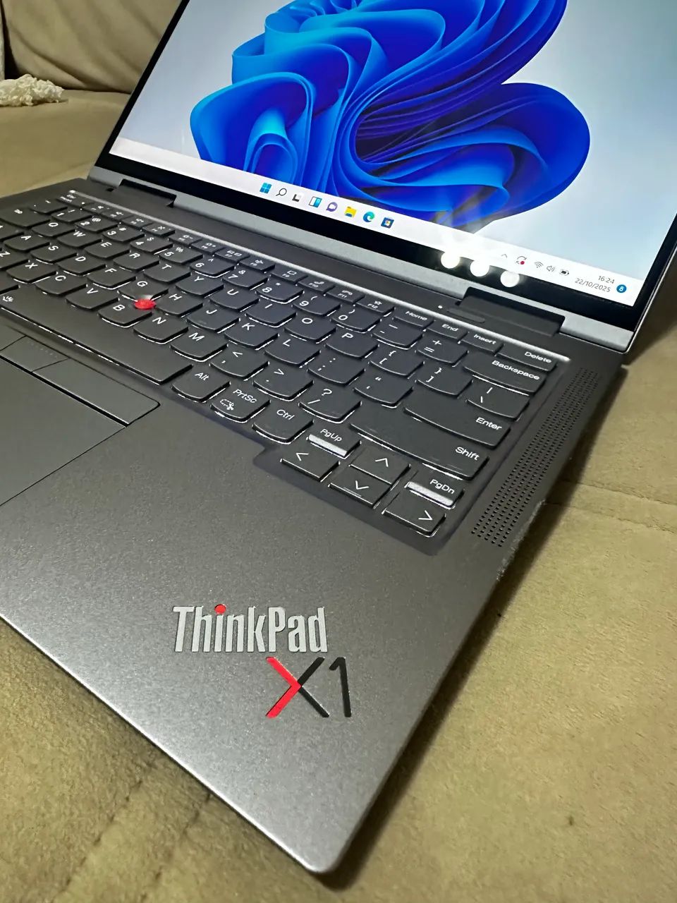 Thinkpad x1 yoga gen 6 i7-1185G7 16 de ram , SSD 256 tela 4K