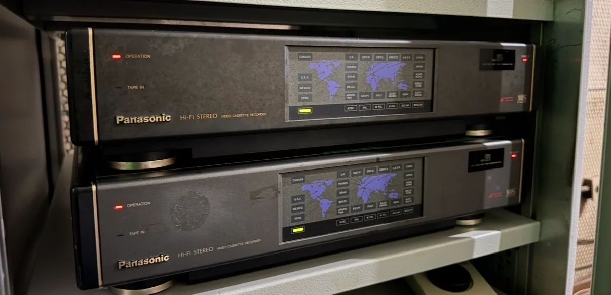 Panasonic AG-W1 - VCR Profissional Hi-Fi Multissistema | Restaurado | Manual - Foto 4