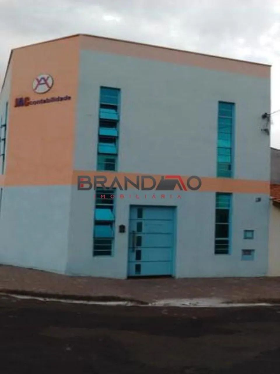 Sobrado Residencial e Comercial á venda Ribeirão Preto, 2 quartos mas beneficio de ambient