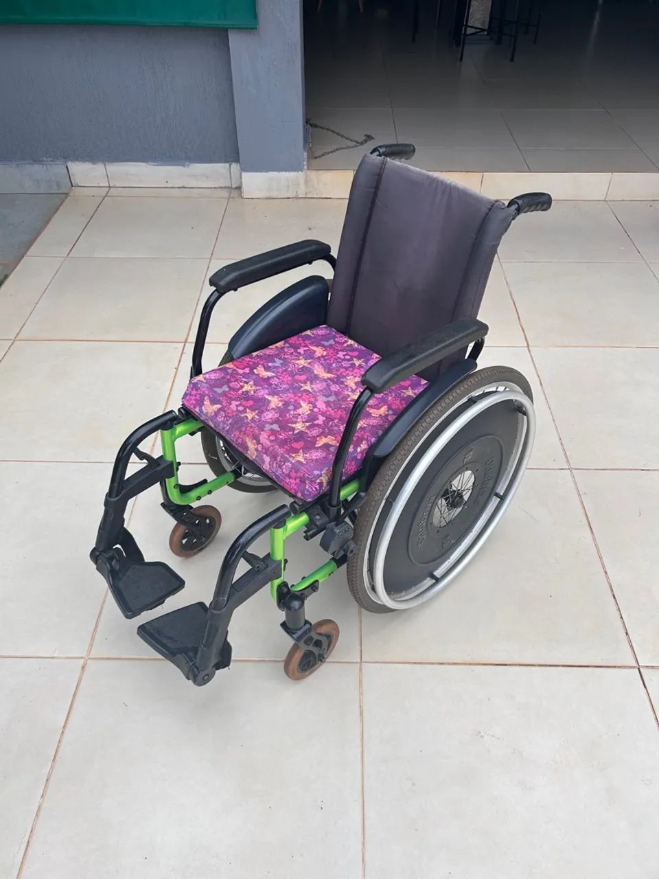 Cadeira de rodas Ortobrás AVD com 03 assentos