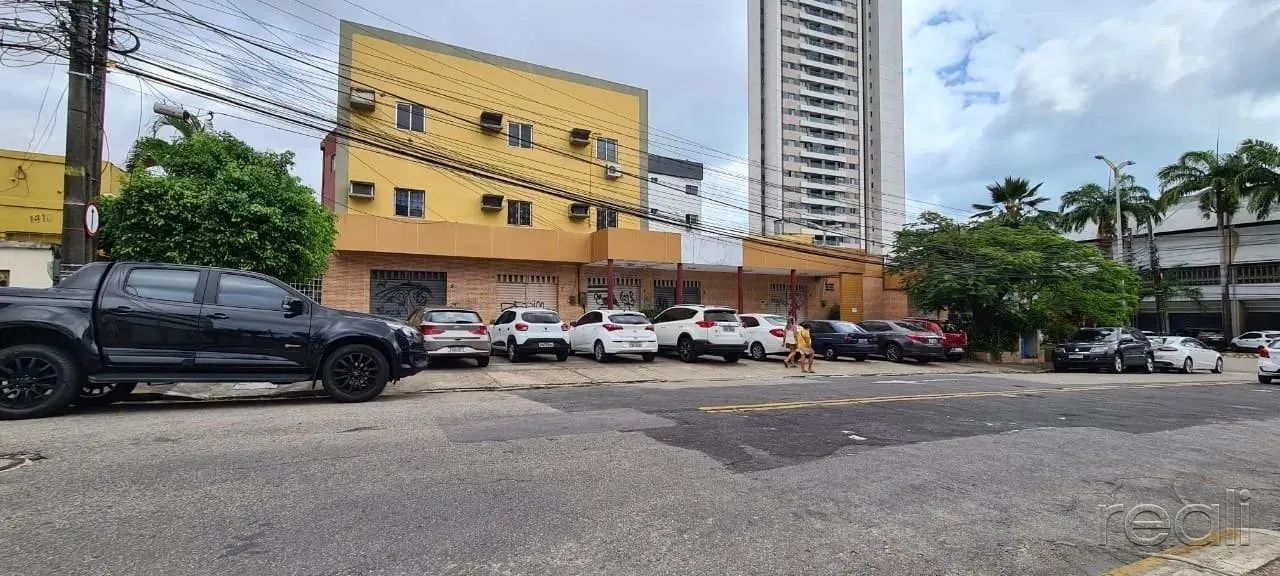 Prédio Comercial com lojas e salas vizinho a faculdade Ari de Sá