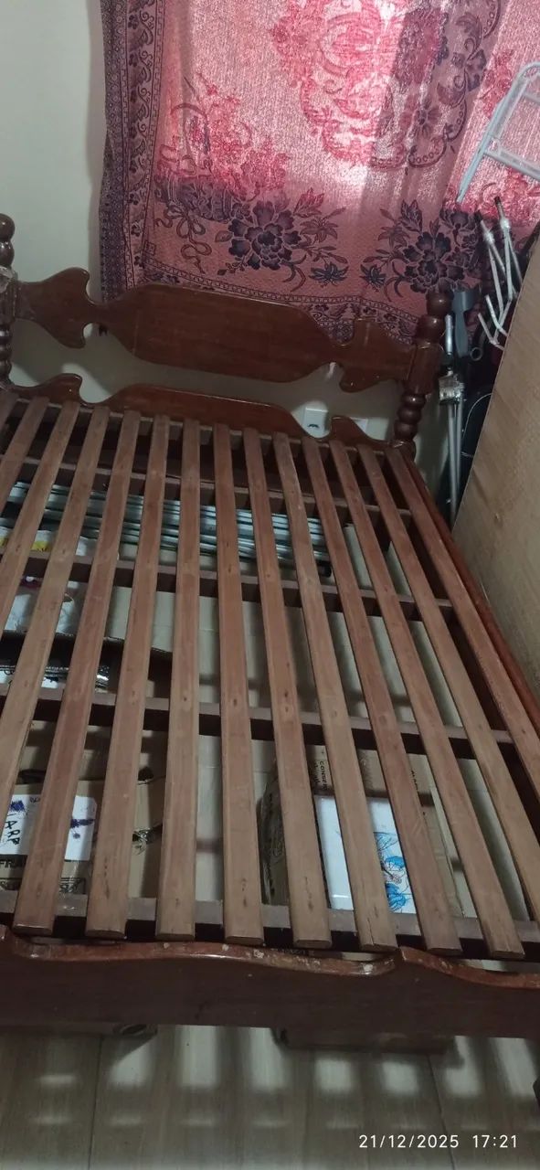 Cama de Casal de Madeira Maciça
