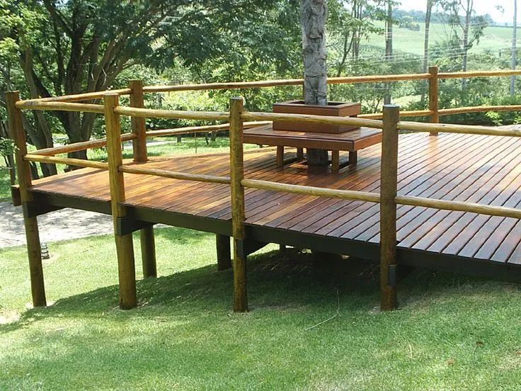 Deck de madeira para suspenso sob medida 
