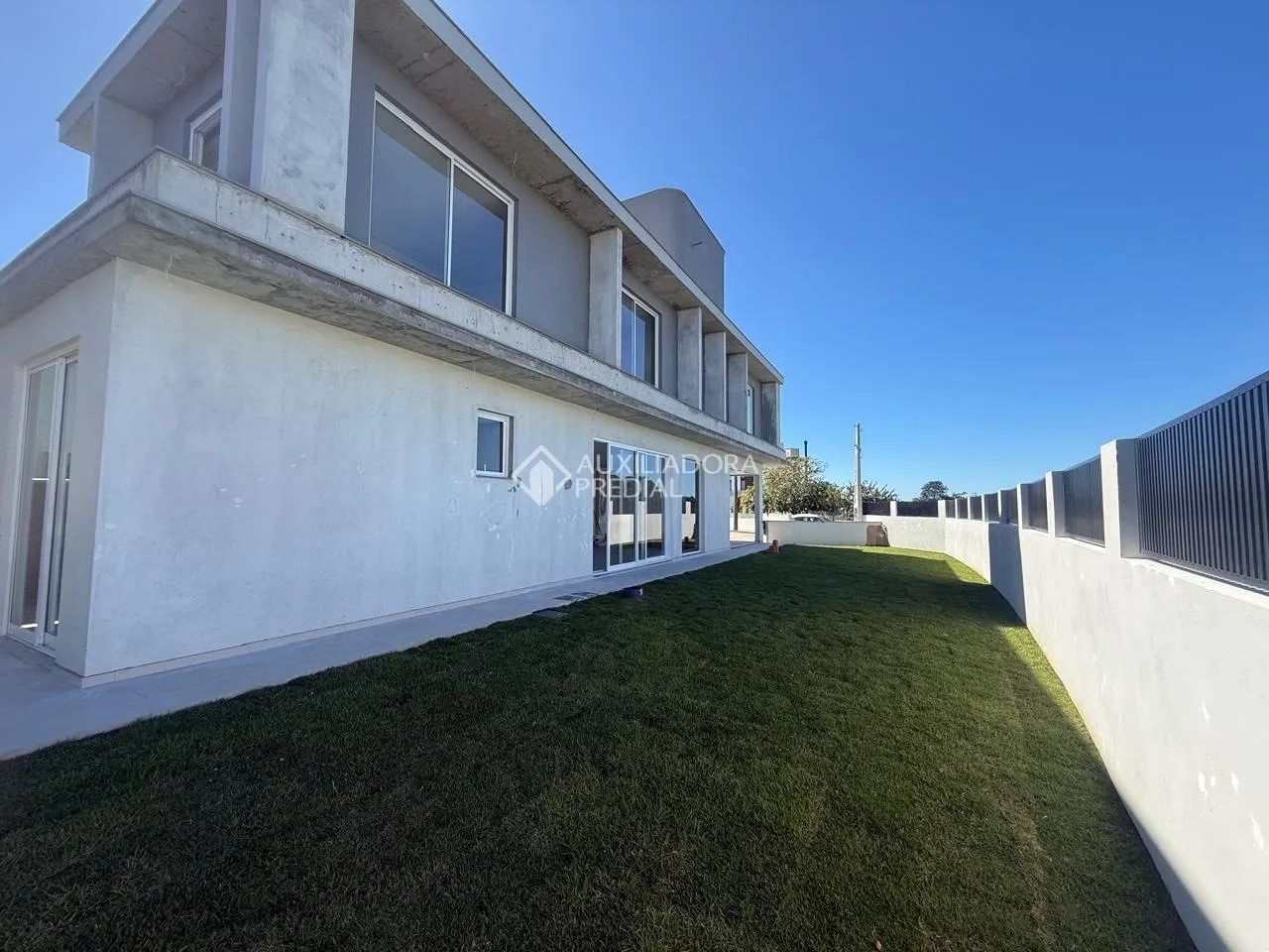 CASA 4 dormitórios - 7 min Campeche