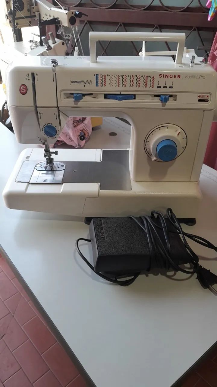 Máquina singer facilita pro valor 800 - Foto 2