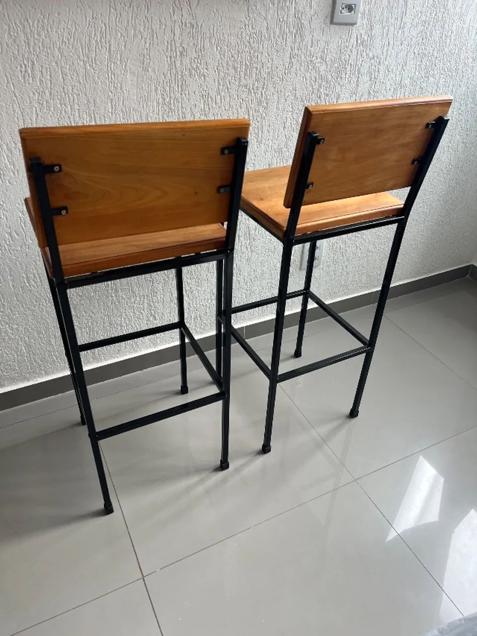 PAR DE BANQUETAS MADEIRA MAÇICA