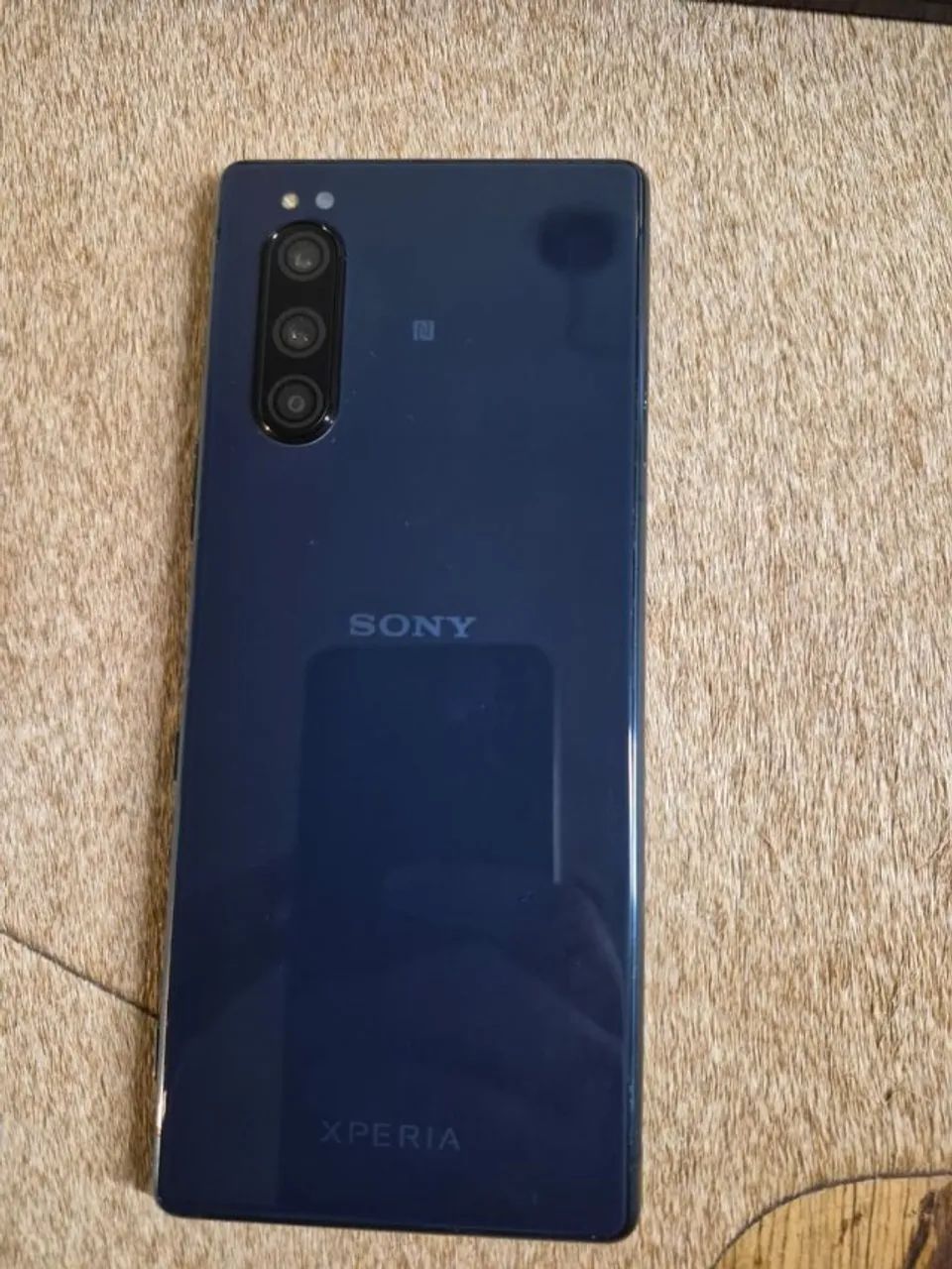 sony xperia 5 com caixa e plug de tomada do aparelho - Foto 2