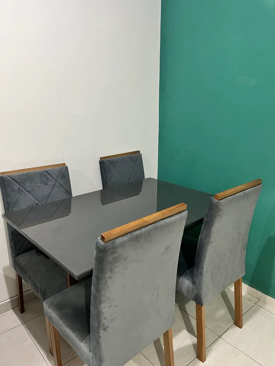 Mesa  de tampo de vidro com 4 cadeiras  - Foto 2