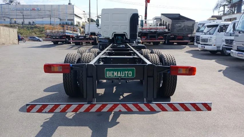 Volvo VM 270 Chassi Ano 2013 - Foto 3